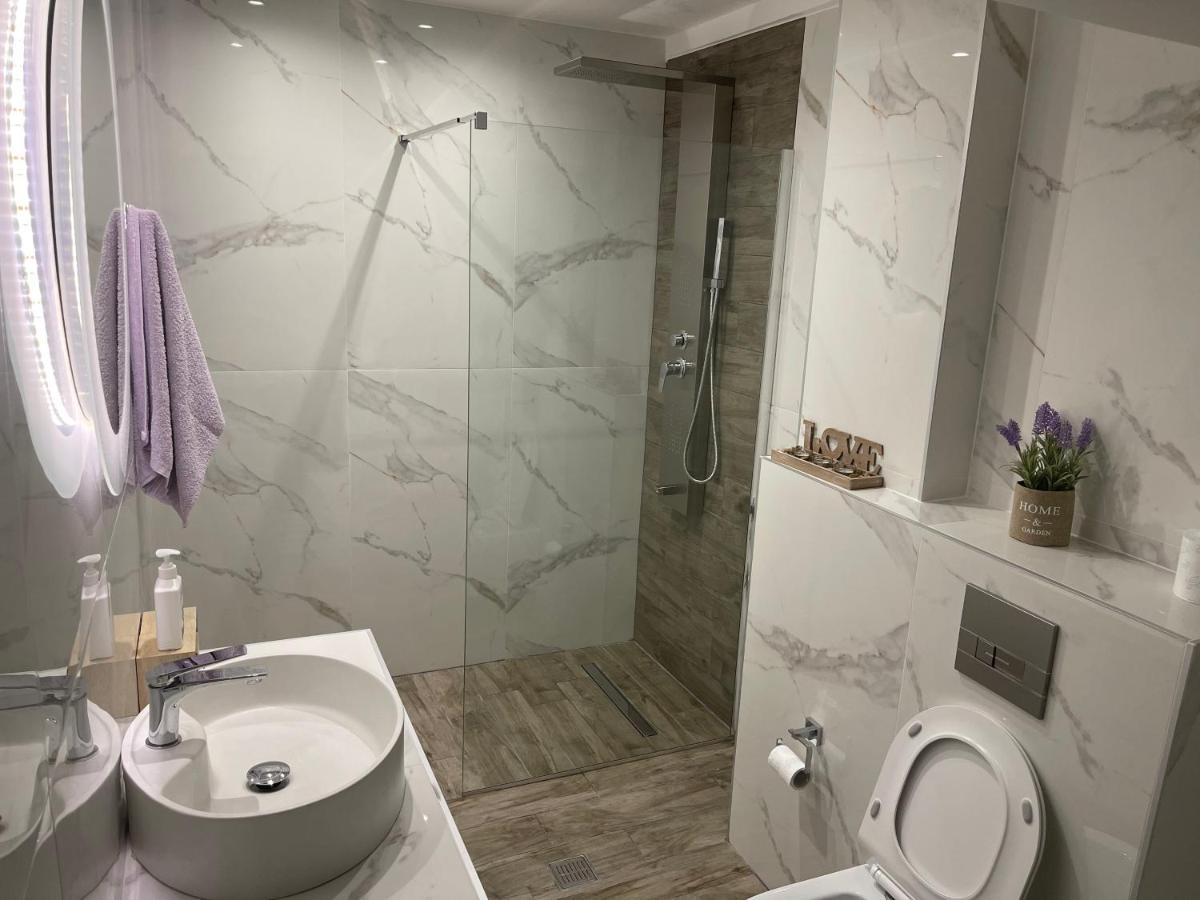 Lovely And Sunny Apartament 300M From Beach!! Peraía المظهر الخارجي الصورة