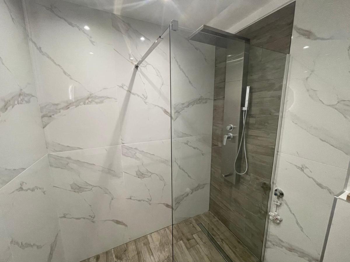 Lovely And Sunny Apartament 300M From Beach!! Peraía المظهر الخارجي الصورة