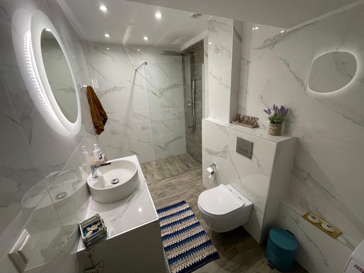 Lovely And Sunny Apartament 300M From Beach!! Peraía المظهر الخارجي الصورة