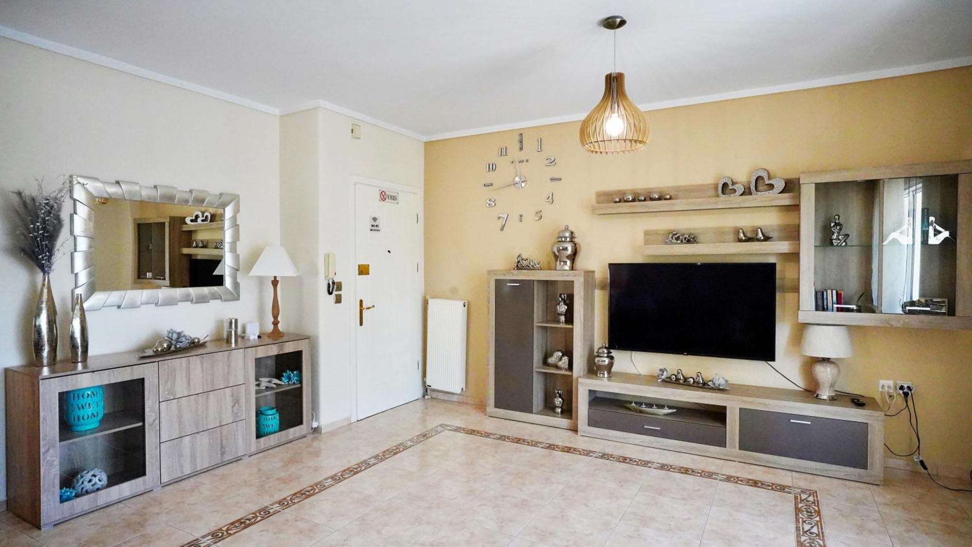 Lovely And Sunny Apartament 300M From Beach!! Peraía المظهر الخارجي الصورة