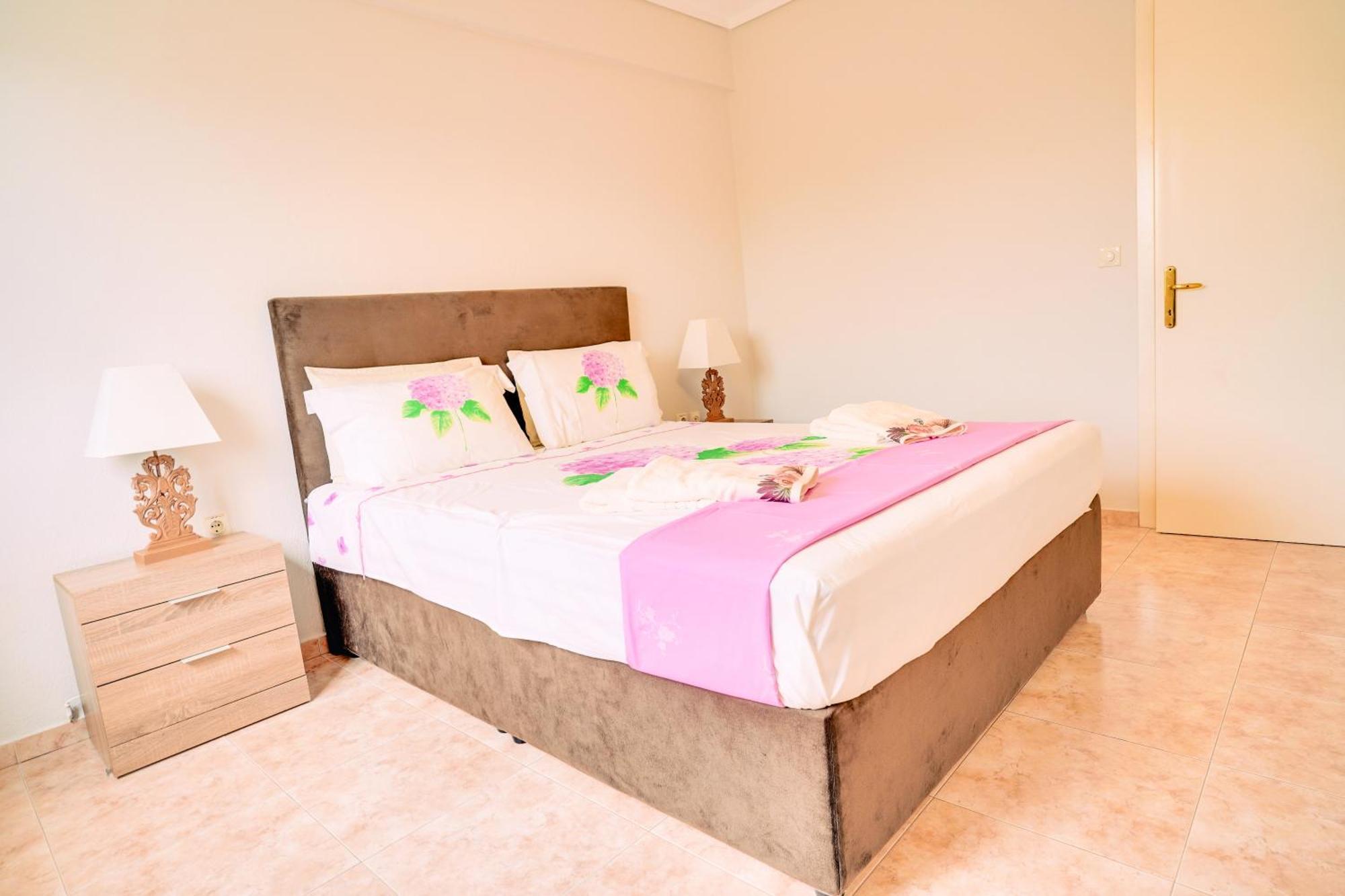 Lovely And Sunny Apartament 300M From Beach!! Peraía المظهر الخارجي الصورة