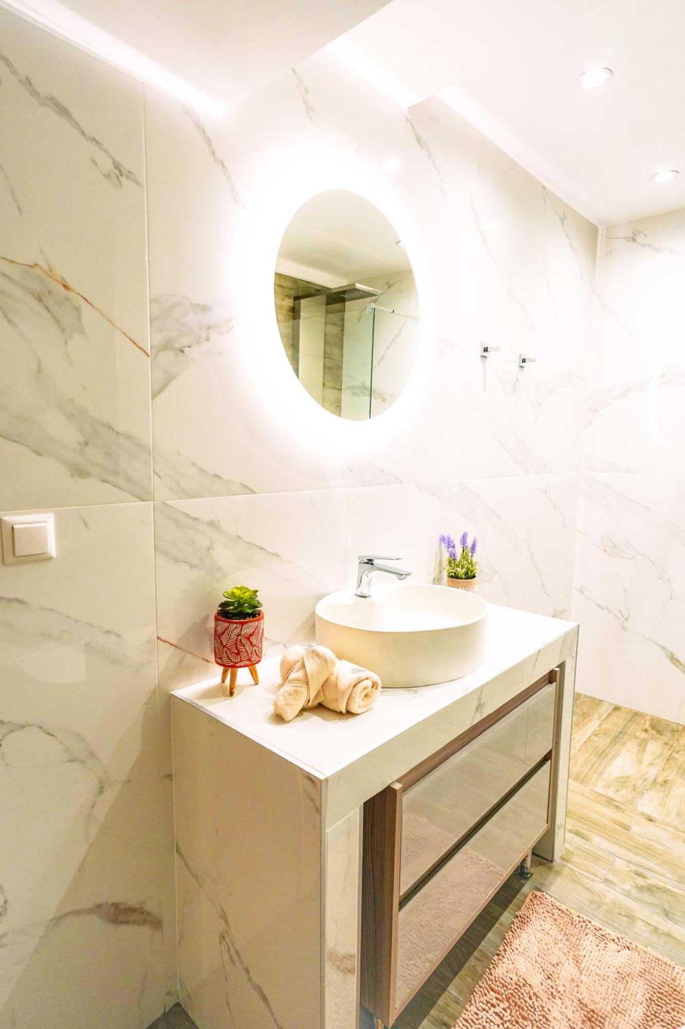 Lovely And Sunny Apartament 300M From Beach!! Peraía المظهر الخارجي الصورة