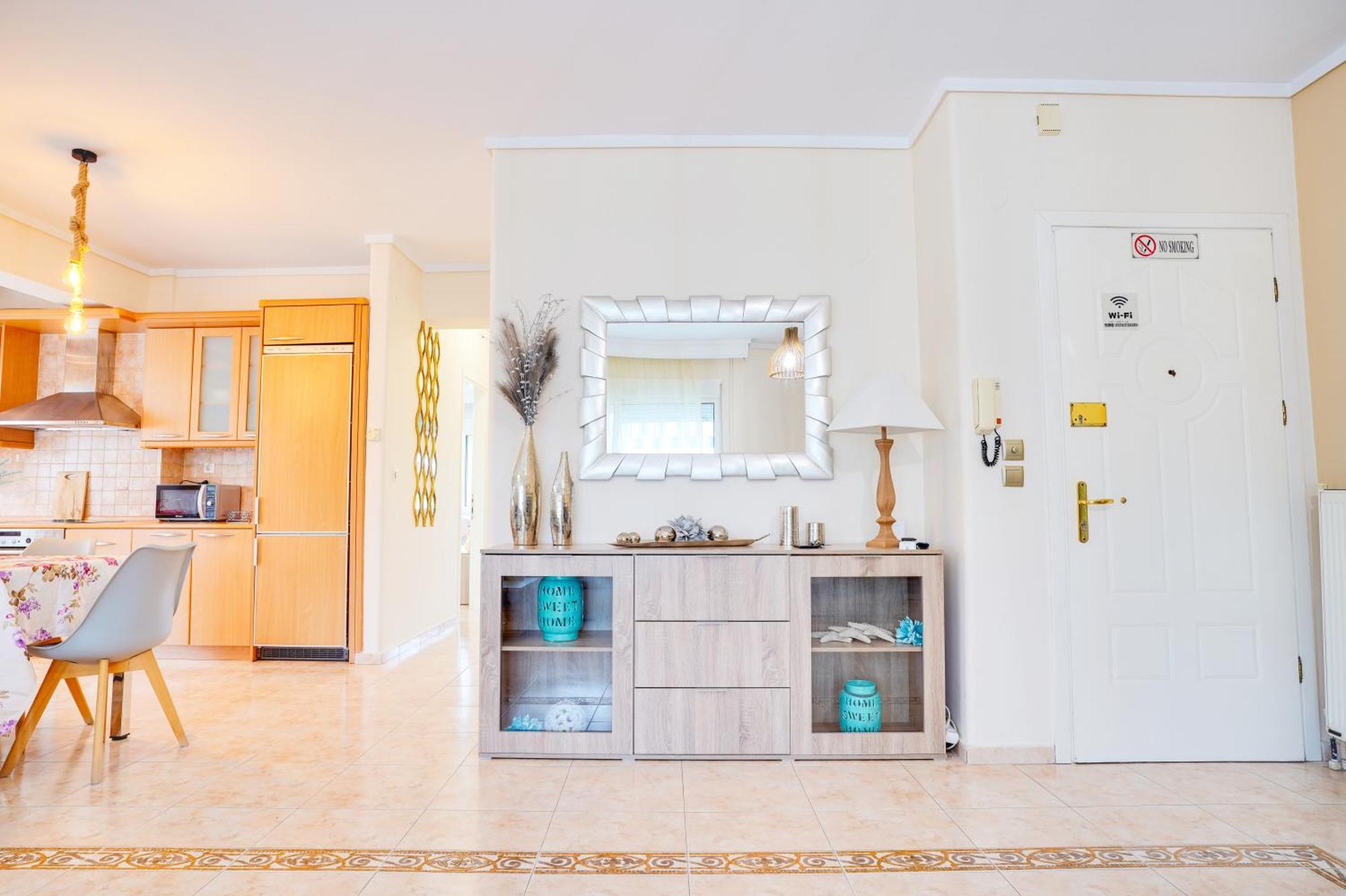 Lovely And Sunny Apartament 300M From Beach!! Peraía المظهر الخارجي الصورة