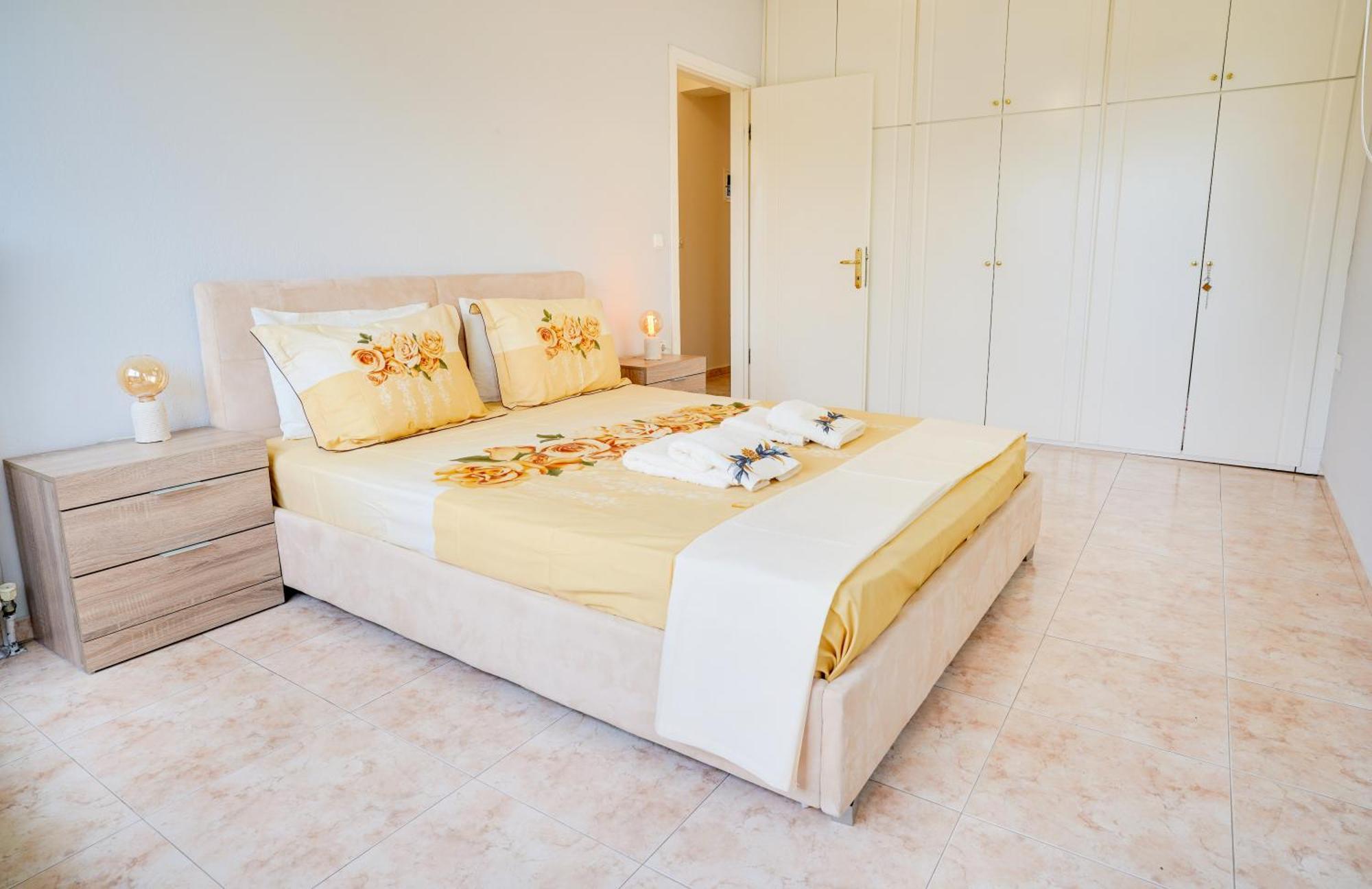 Lovely And Sunny Apartament 300M From Beach!! Peraía المظهر الخارجي الصورة