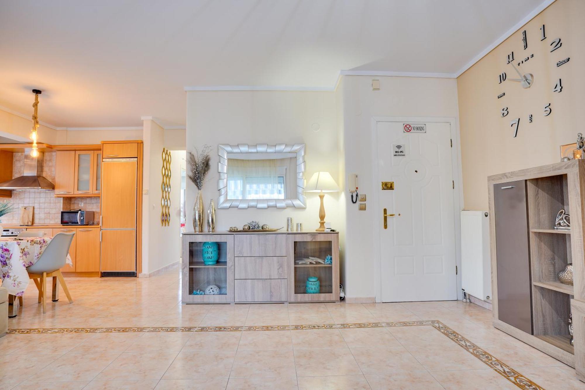 Lovely And Sunny Apartament 300M From Beach!! Peraía المظهر الخارجي الصورة