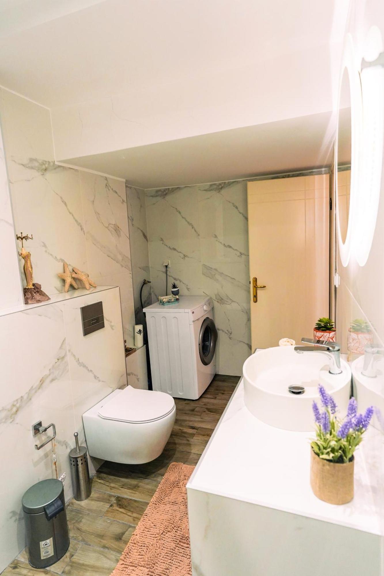 Lovely And Sunny Apartament 300M From Beach!! Peraía المظهر الخارجي الصورة