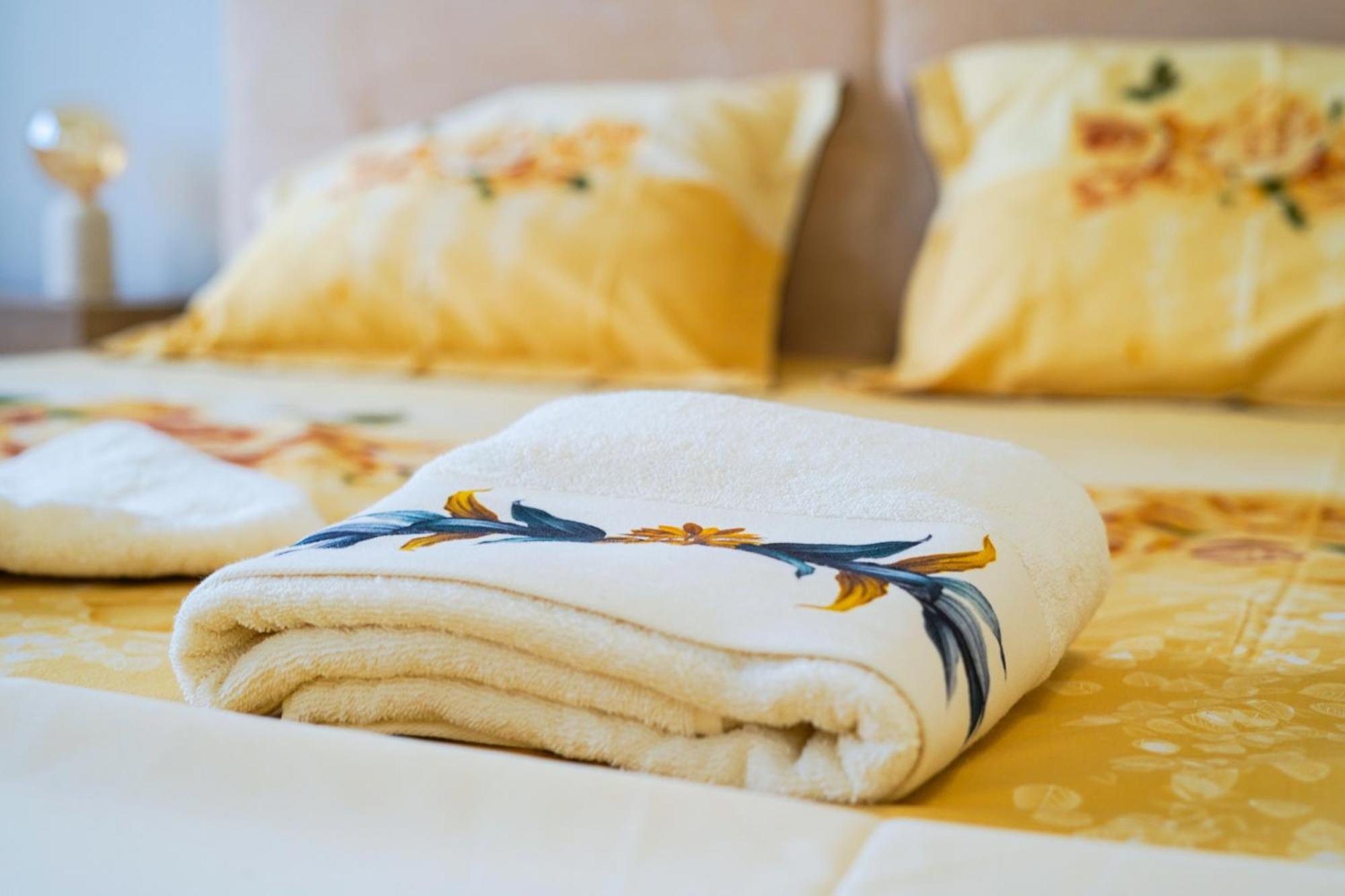 Lovely And Sunny Apartament 300M From Beach!! Peraía المظهر الخارجي الصورة