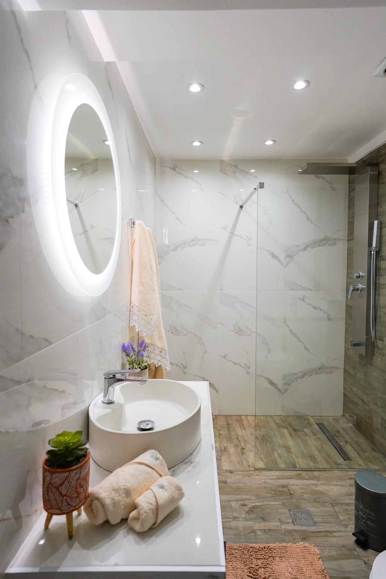 Lovely And Sunny Apartament 300M From Beach!! Peraía المظهر الخارجي الصورة