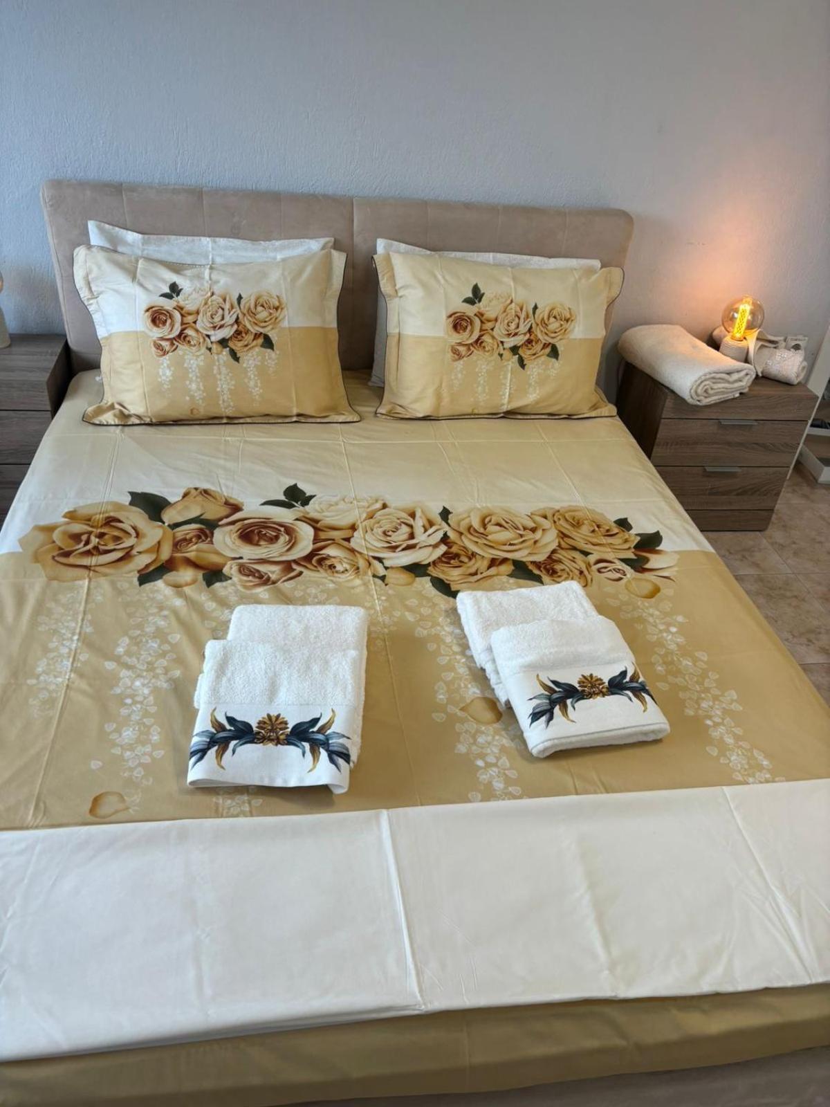 Lovely And Sunny Apartament 300M From Beach!! Peraía المظهر الخارجي الصورة